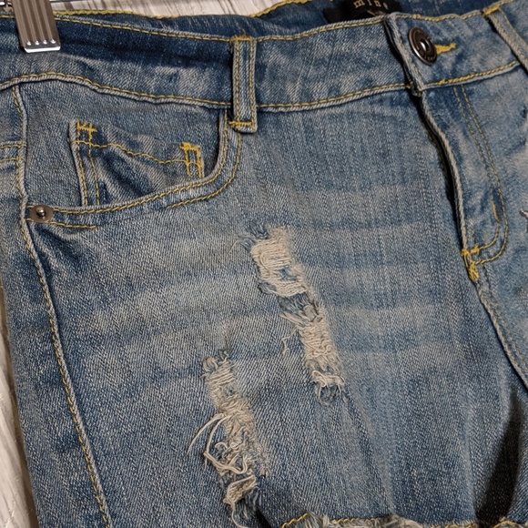 90s Stars Jean Shorts - Picture 4 of 5